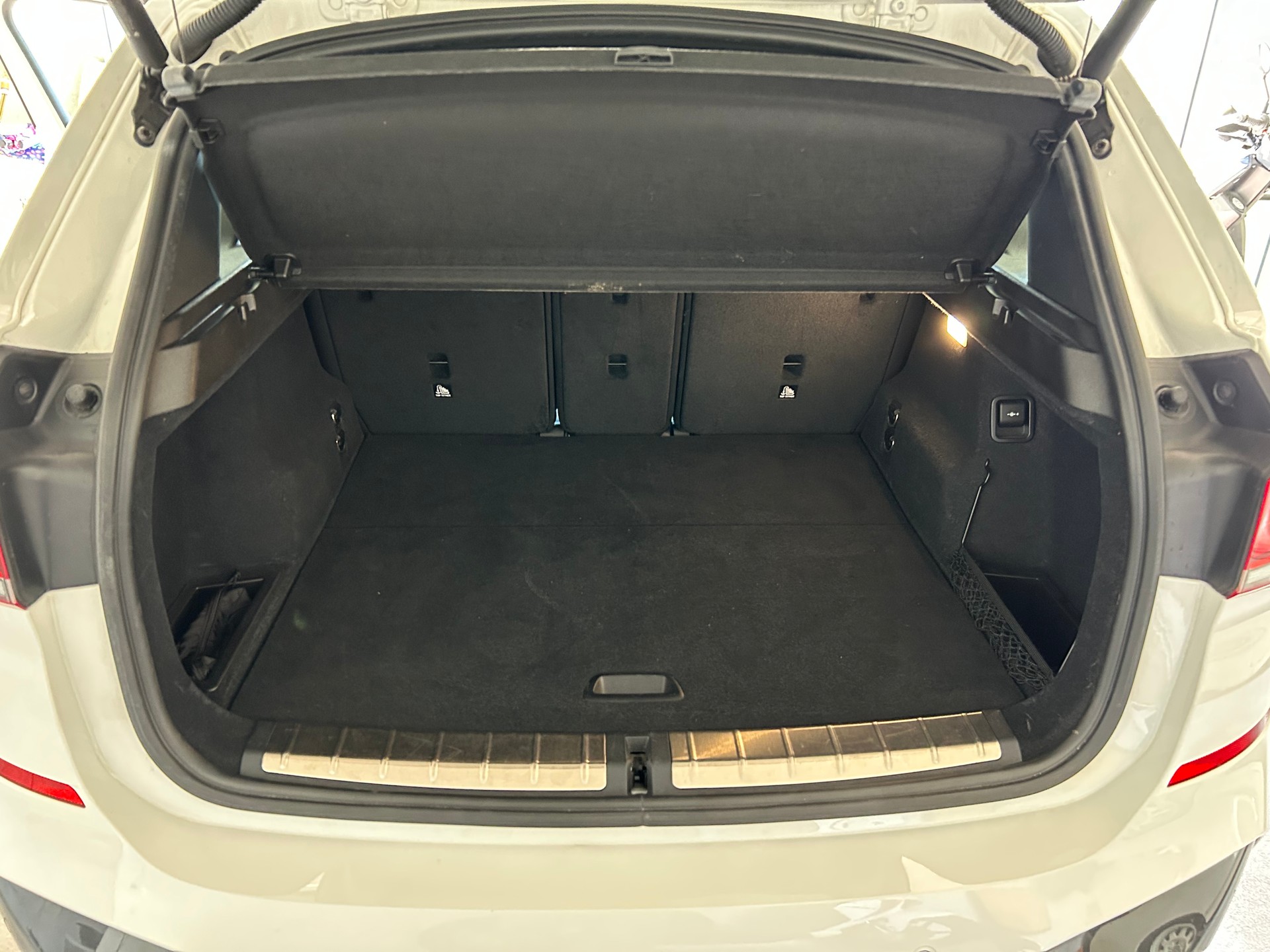 BMW 18d xDrive-image-4