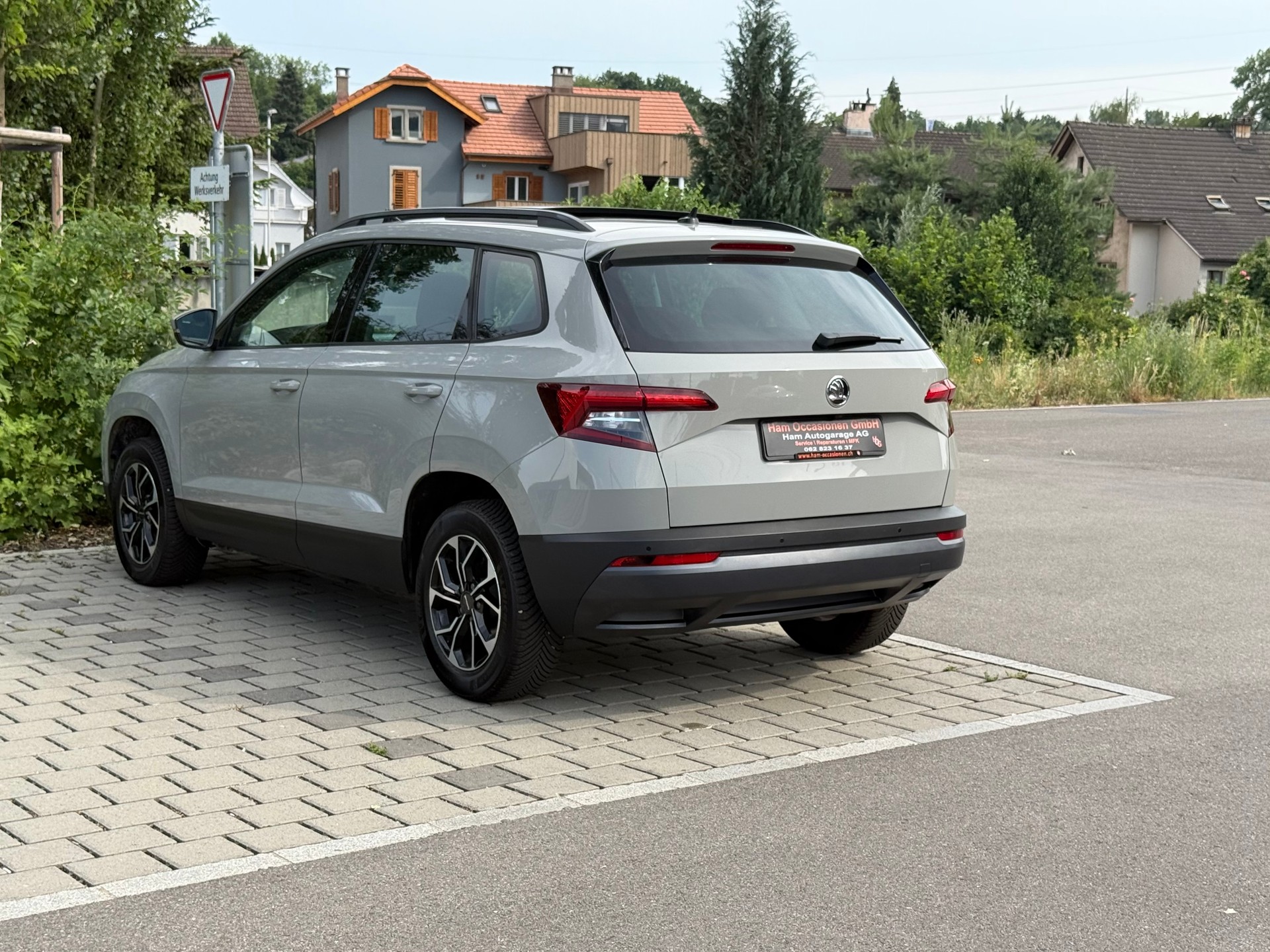 SKODA Karoq 1.0 TSI Ambition-image-2