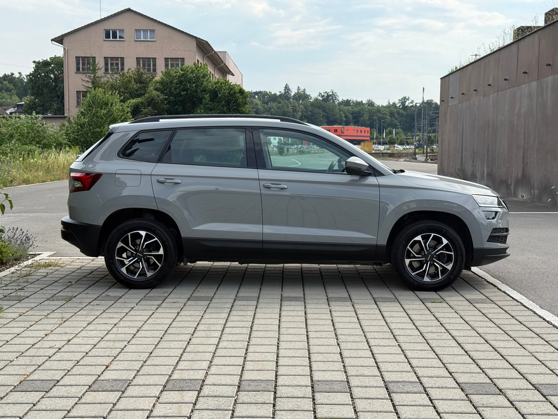 SKODA Karoq 1.0 TSI Ambition-image-3