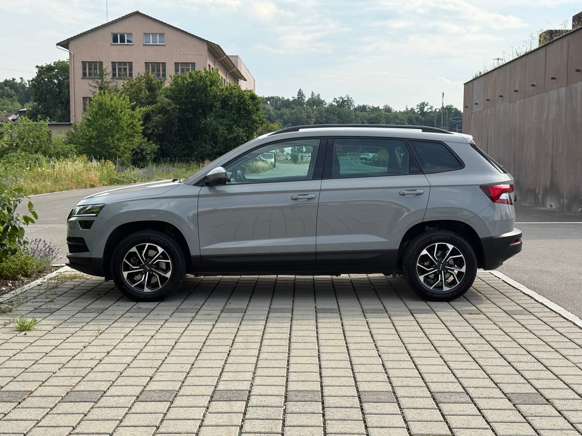 SKODA Karoq 1.0 TSI Ambition-image-1