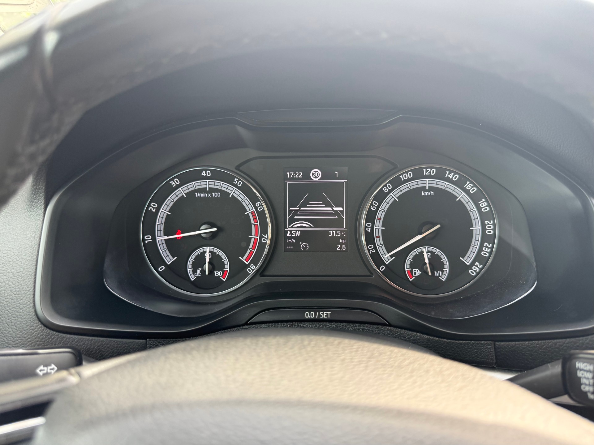 SKODA Karoq 1.0 TSI Ambition-image-9