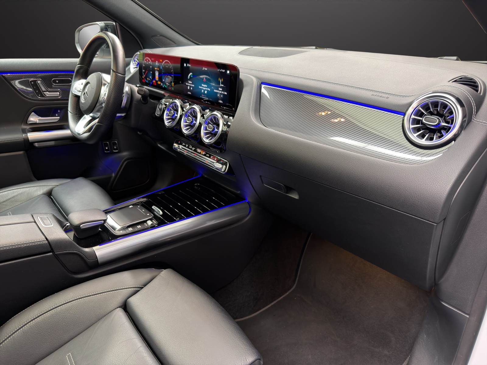 MERCEDES-BENZ GLA 250e AMG Line 8G-DCT-image-7