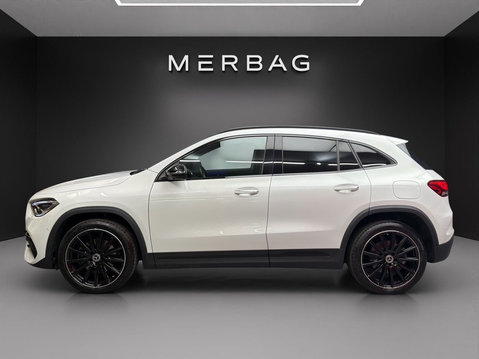 MERCEDES-BENZ GLA 250e AMG Line 8G-DCT-image-2