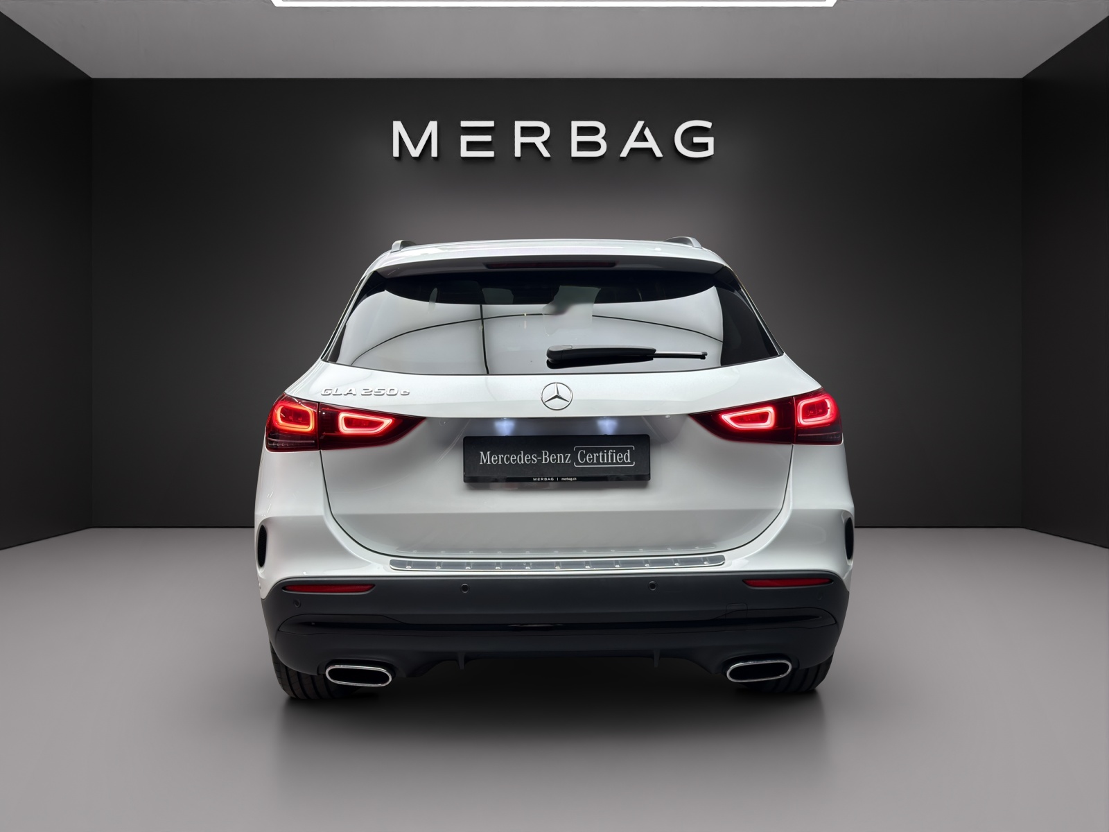 MERCEDES-BENZ GLA 250e AMG Line 8G-DCT-image-4