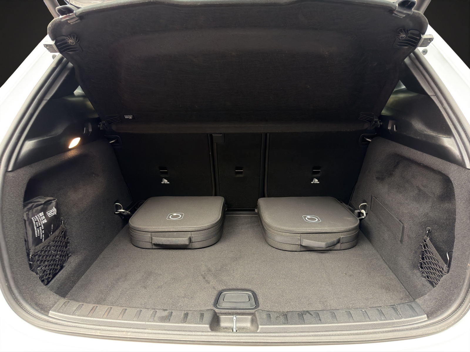 MERCEDES-BENZ GLA 250e AMG Line 8G-DCT-image-10