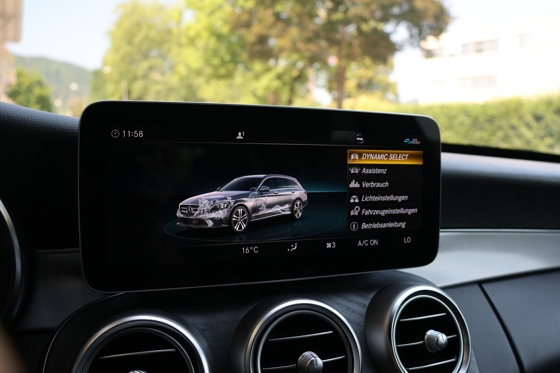 MERCEDES-BENZ C 200 AMG Line 4Matic 9G-Tronic-image-25