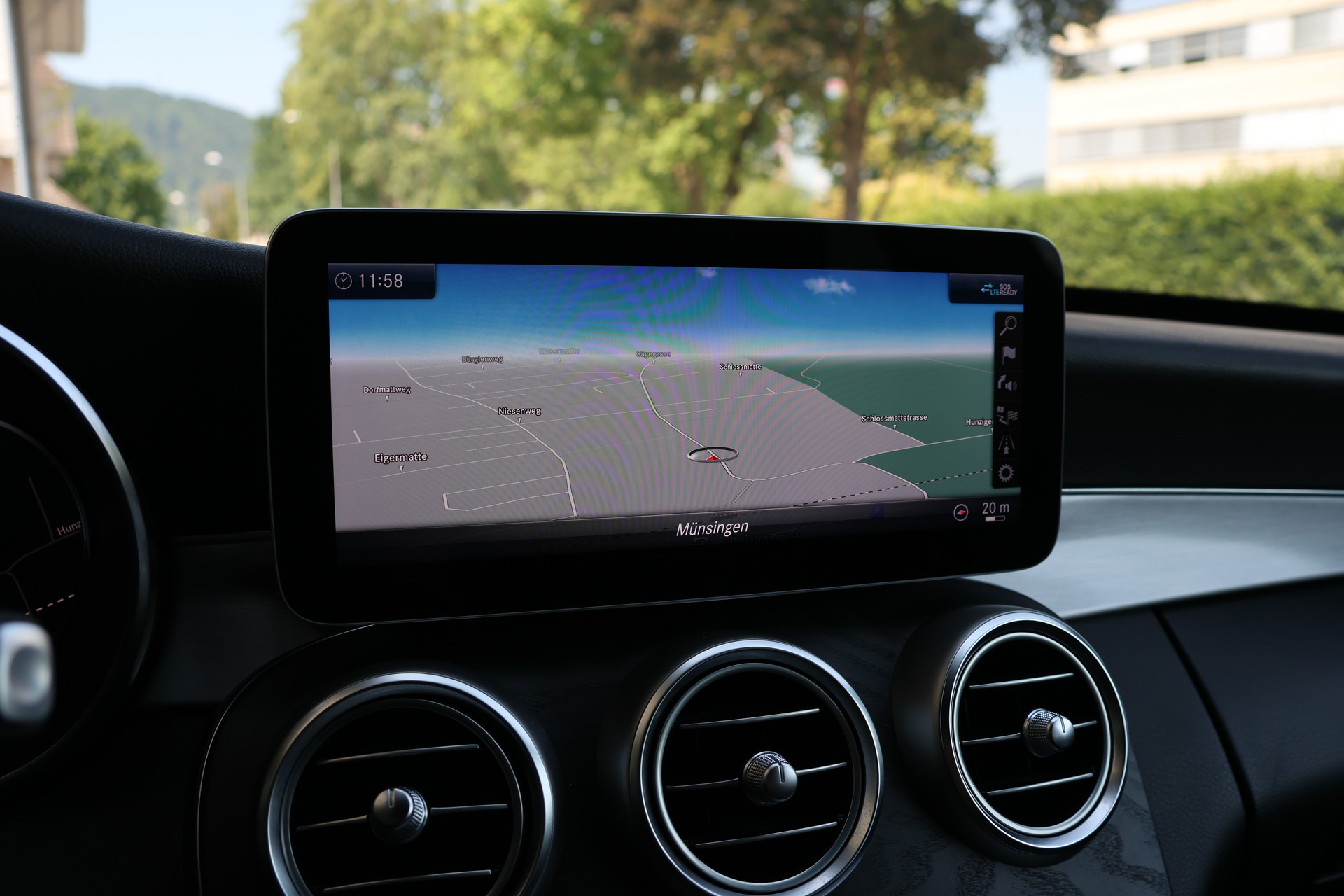 MERCEDES-BENZ C 200 AMG Line 4Matic 9G-Tronic-image-22