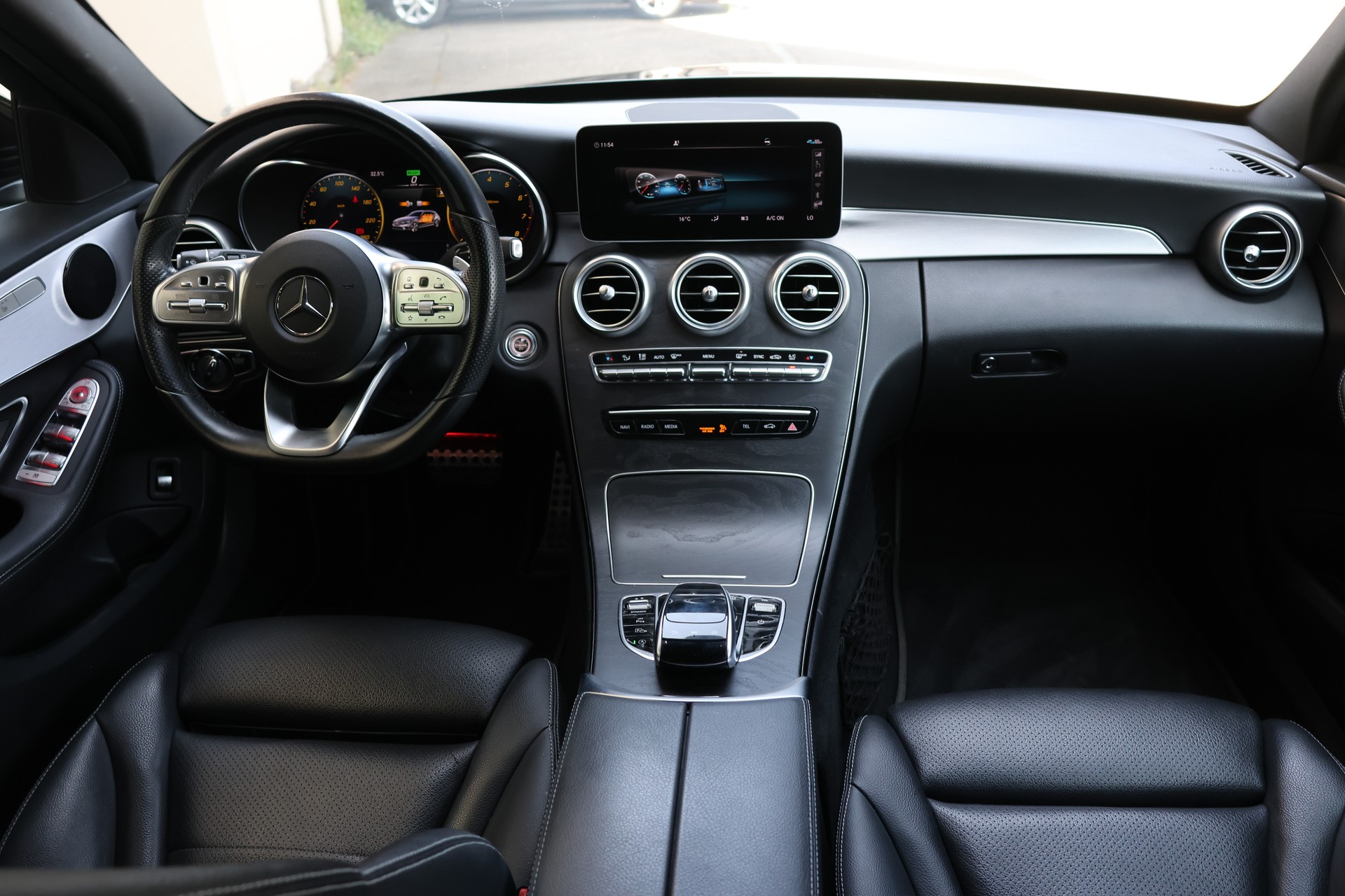 MERCEDES-BENZ C 200 AMG Line 4Matic 9G-Tronic-image-10