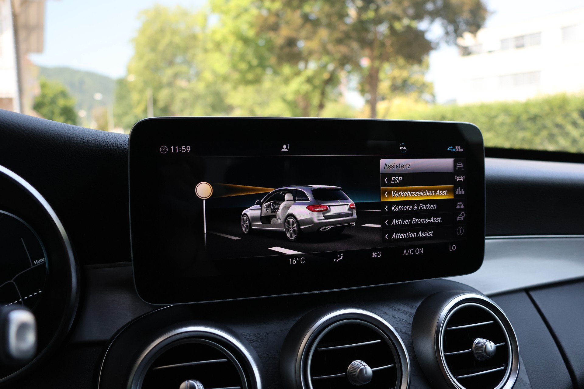 MERCEDES-BENZ C 200 AMG Line 4Matic 9G-Tronic-image-26