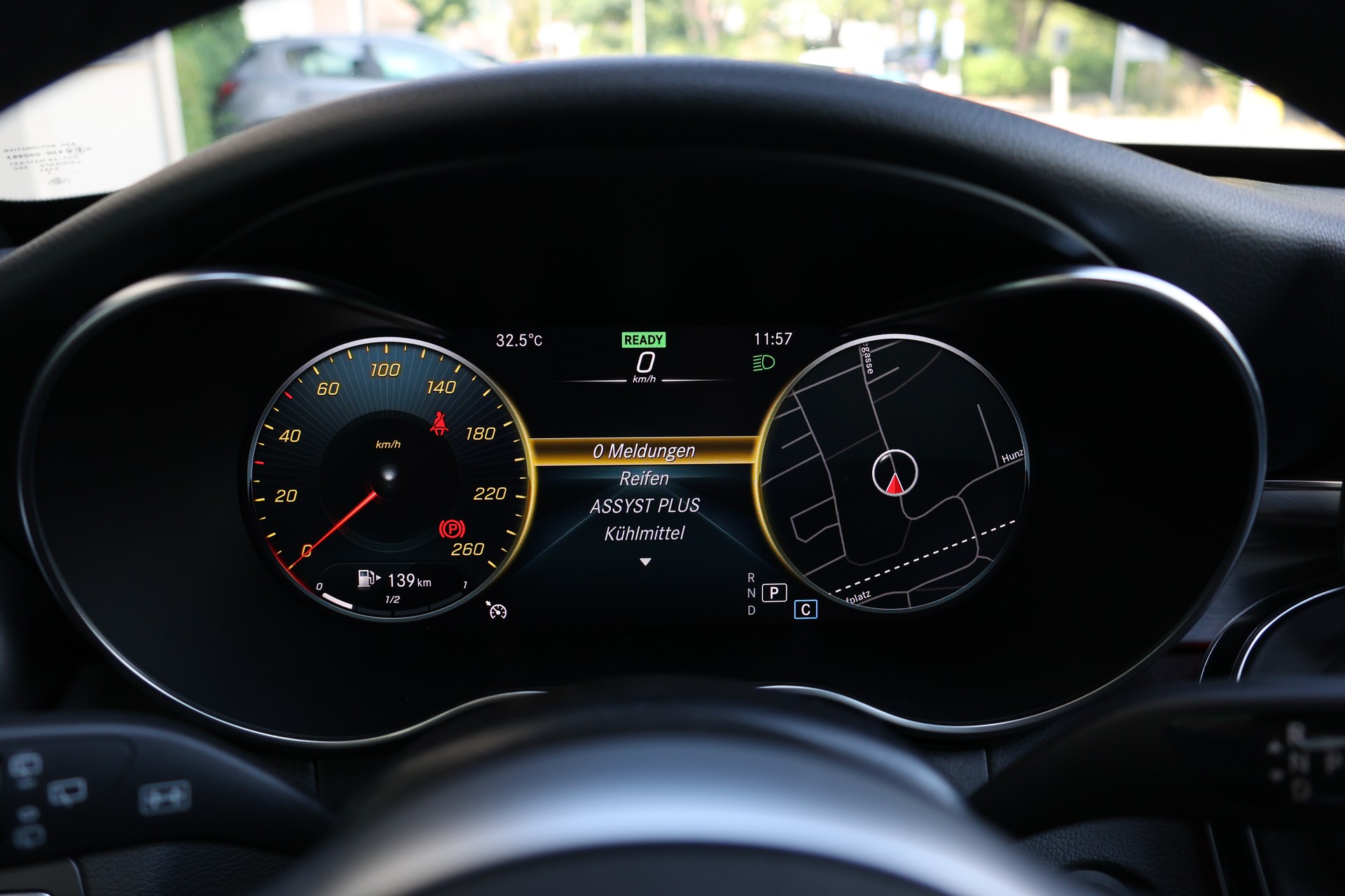 MERCEDES-BENZ C 200 AMG Line 4Matic 9G-Tronic-image-17