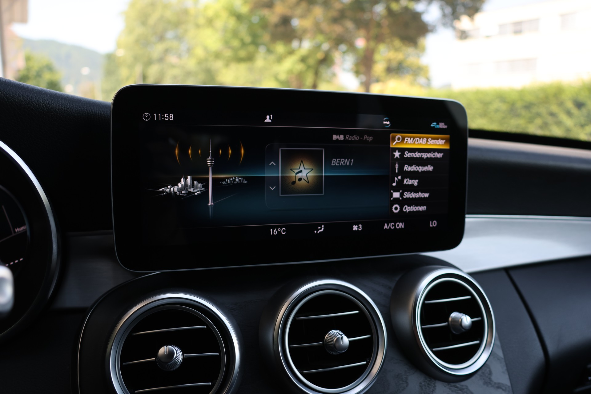 MERCEDES-BENZ C 200 AMG Line 4Matic 9G-Tronic-image-23
