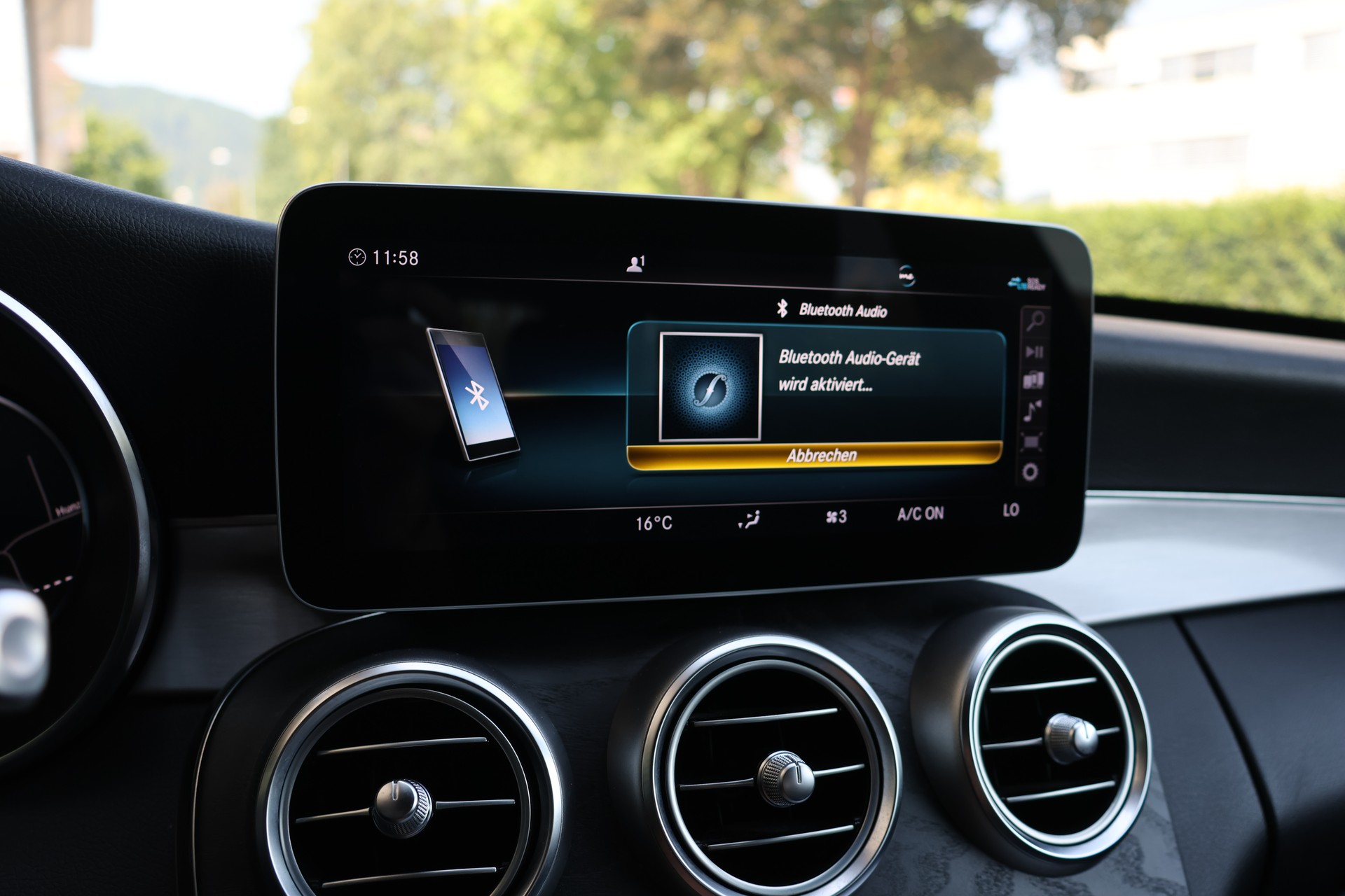 MERCEDES-BENZ C 200 AMG Line 4Matic 9G-Tronic-image-24