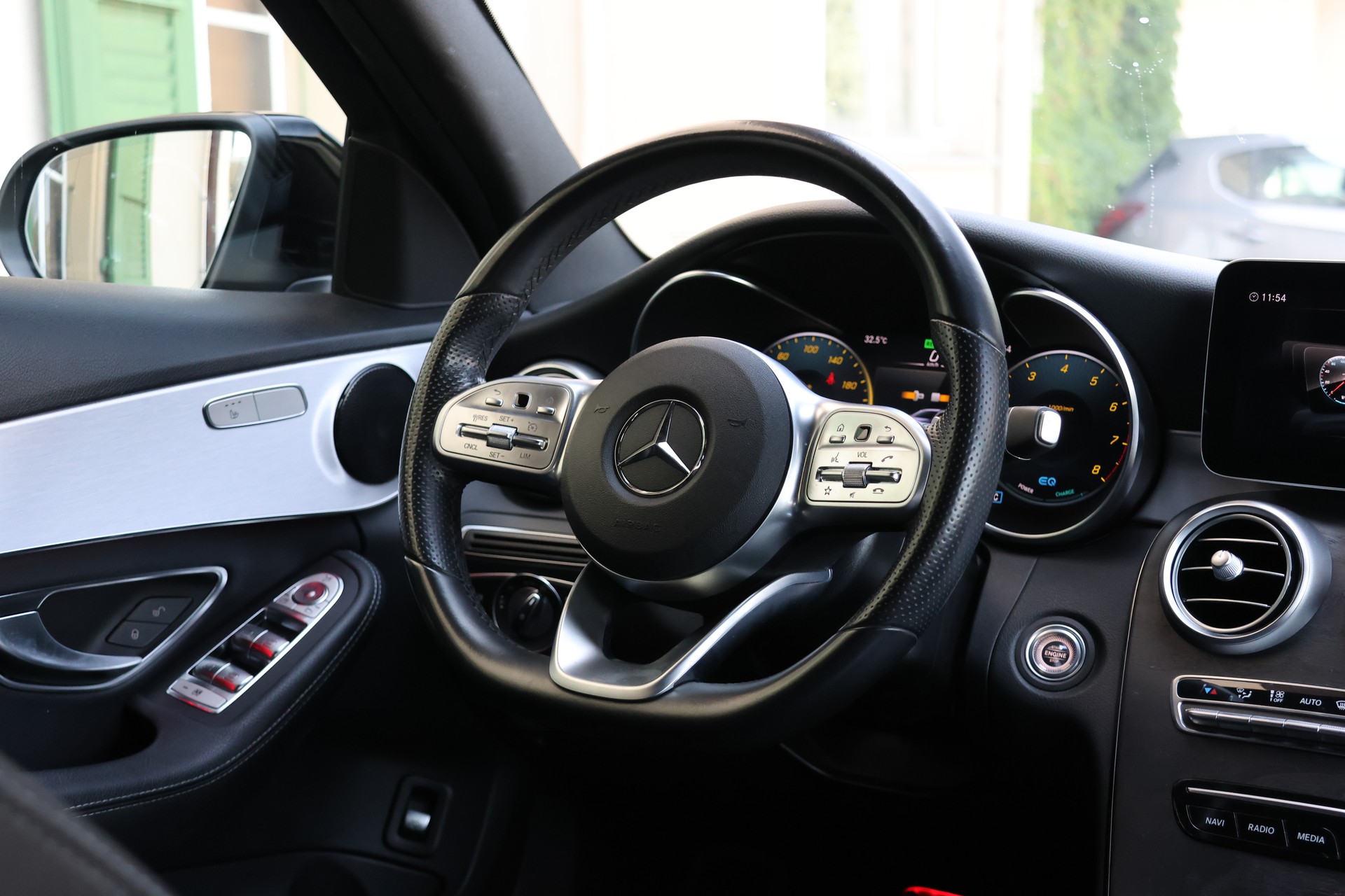 MERCEDES-BENZ C 200 AMG Line 4Matic 9G-Tronic-image-12