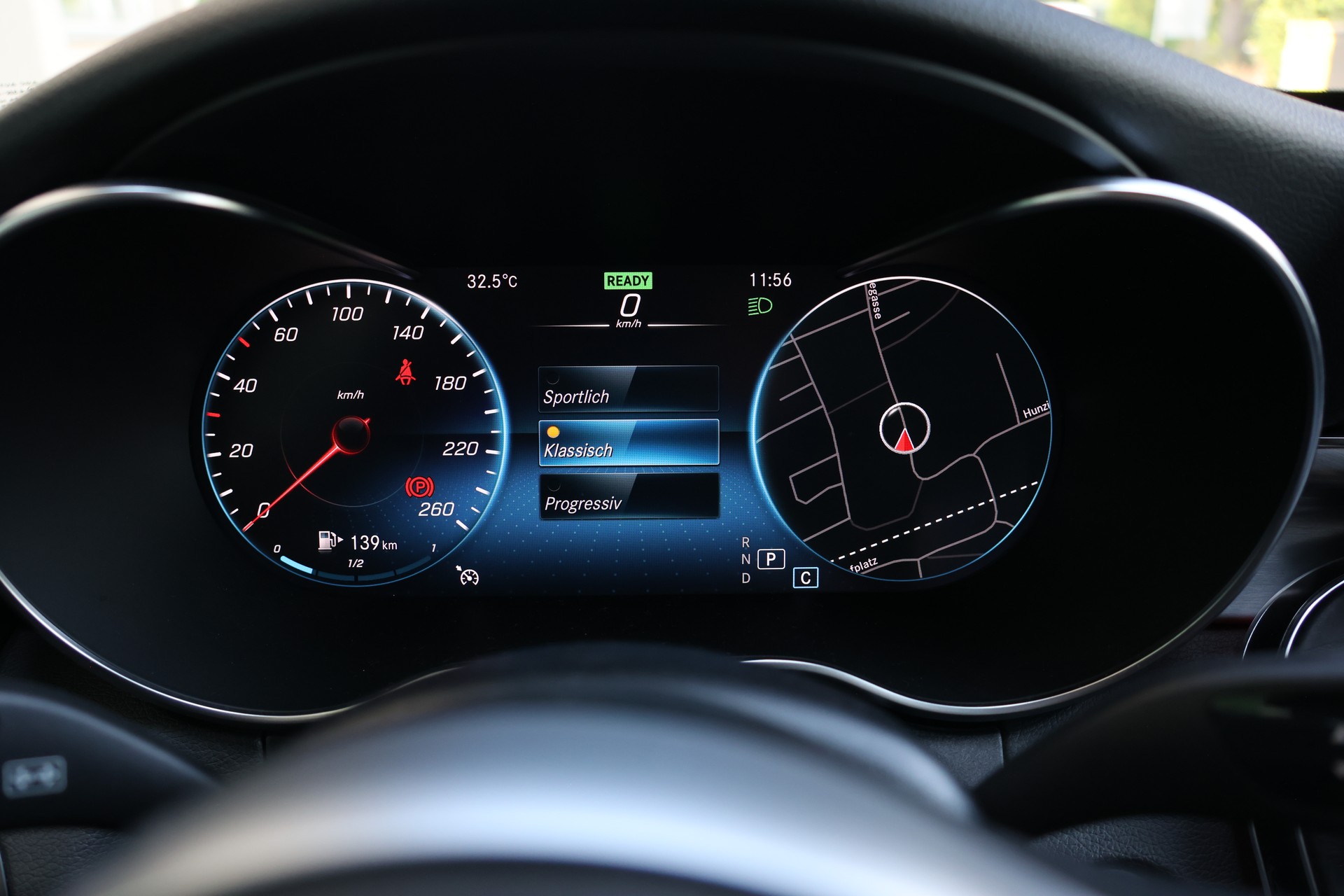 MERCEDES-BENZ C 200 AMG Line 4Matic 9G-Tronic-image-16