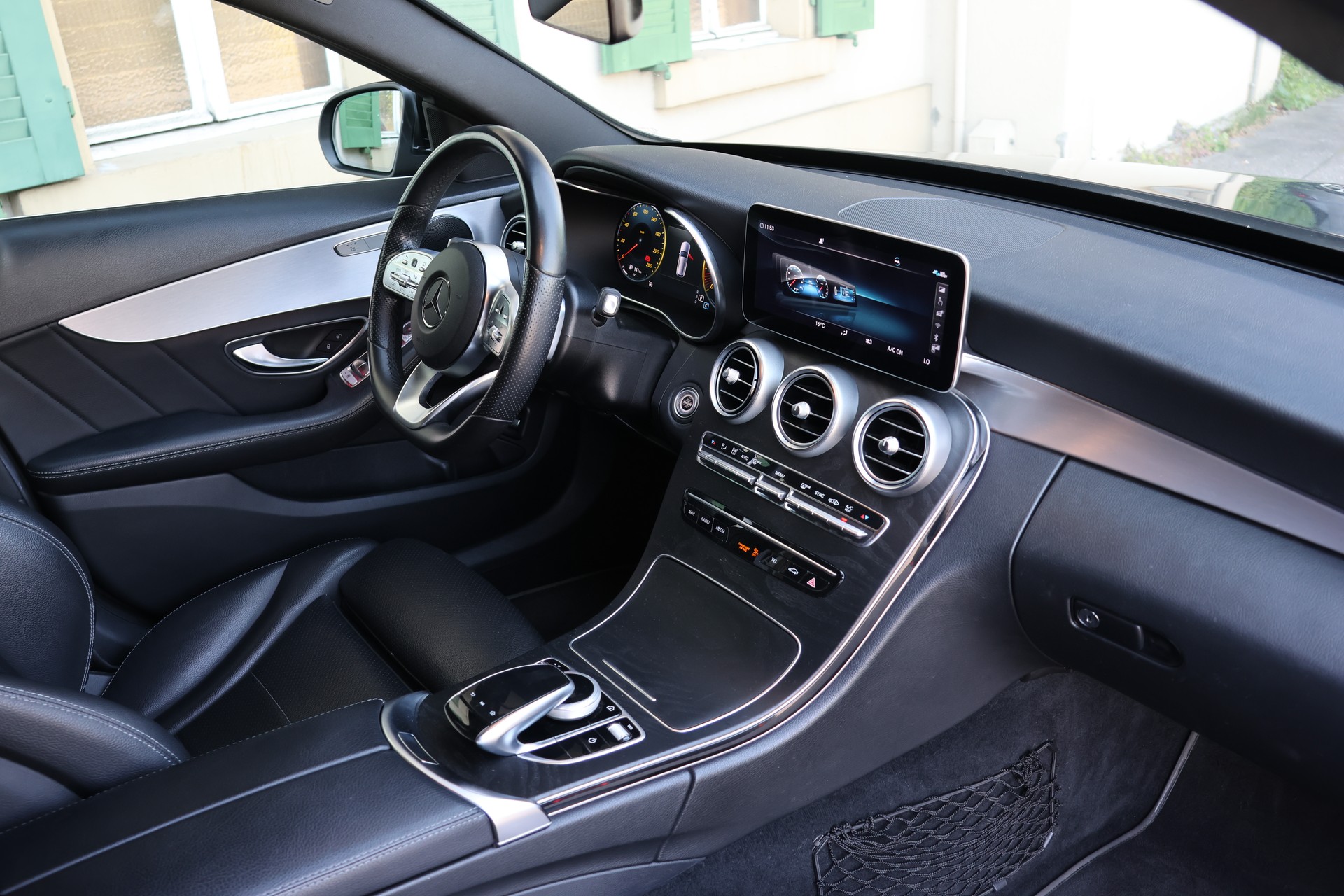 MERCEDES-BENZ C 200 AMG Line 4Matic 9G-Tronic-image-6