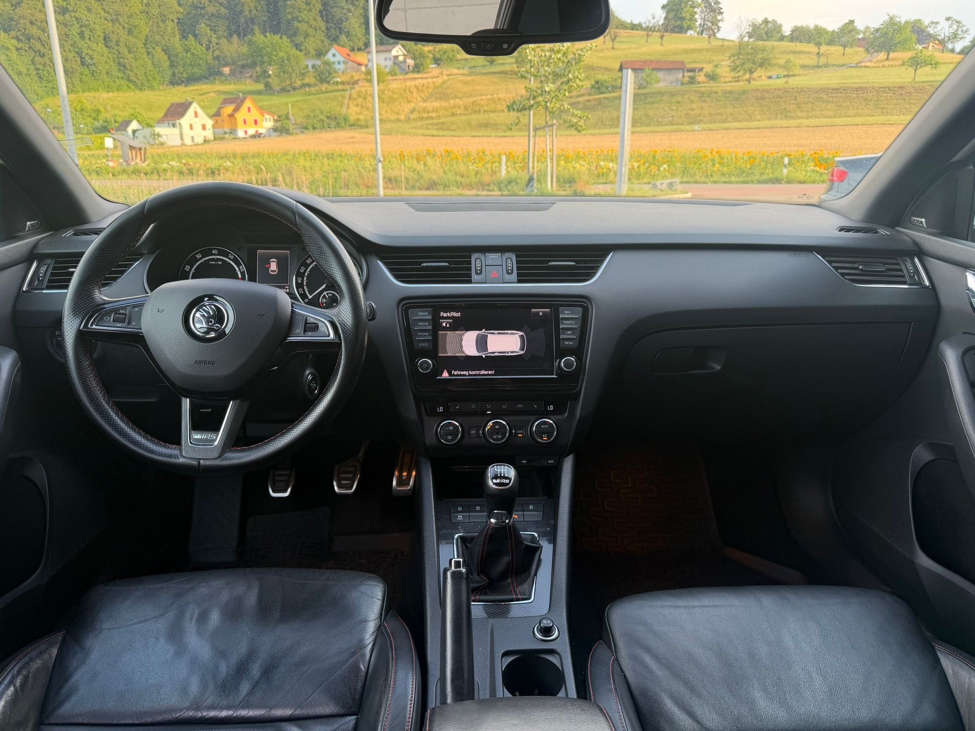 SKODA Octavia Combi 2.0 TSI RS DSG-image-4