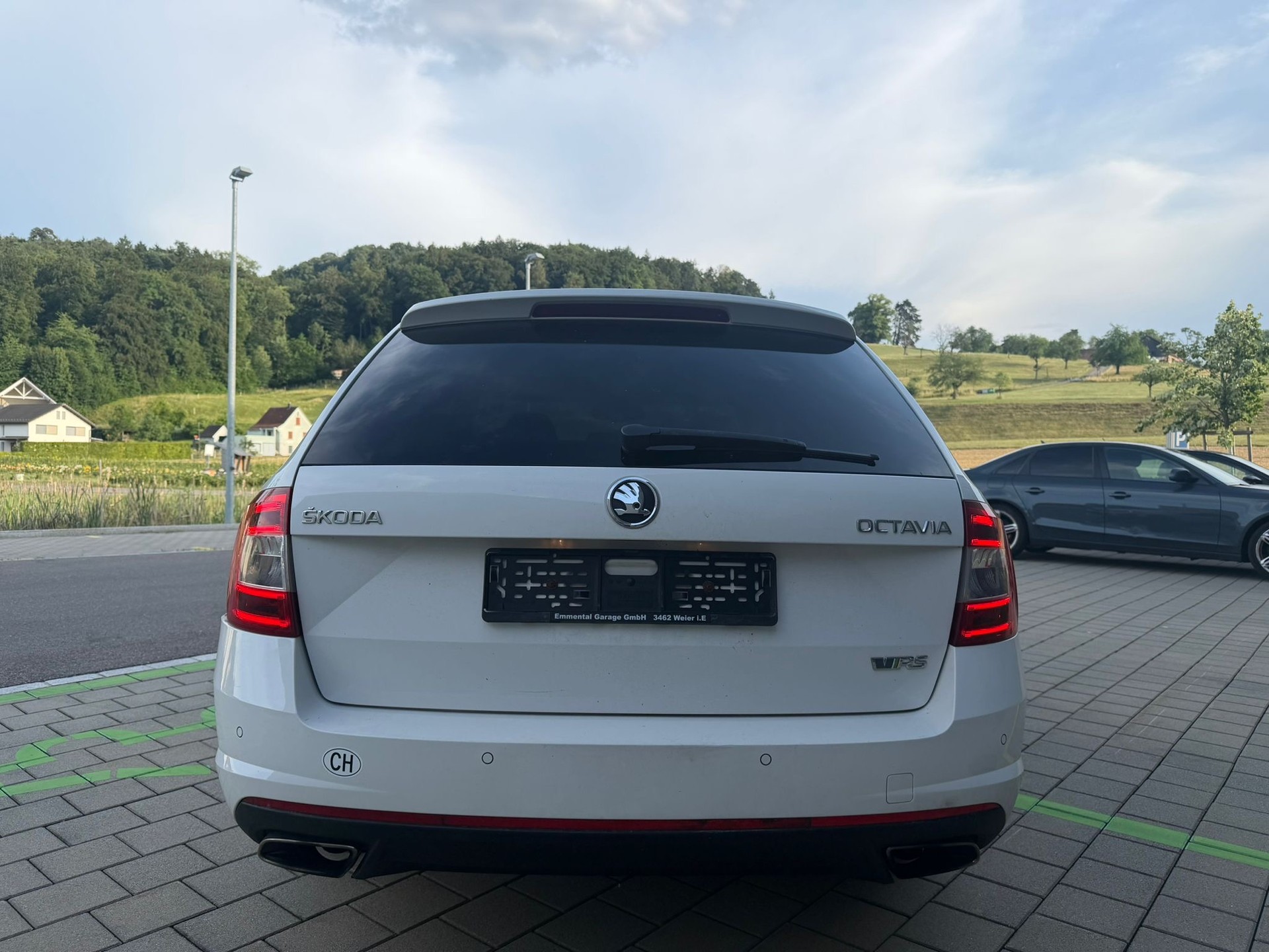 SKODA Octavia Combi 2.0 TSI RS DSG-image-9
