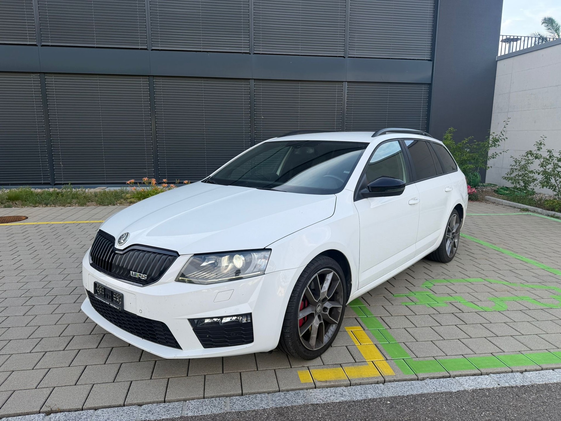 SKODA Octavia Combi 2.0 TSI RS DSG-image-0