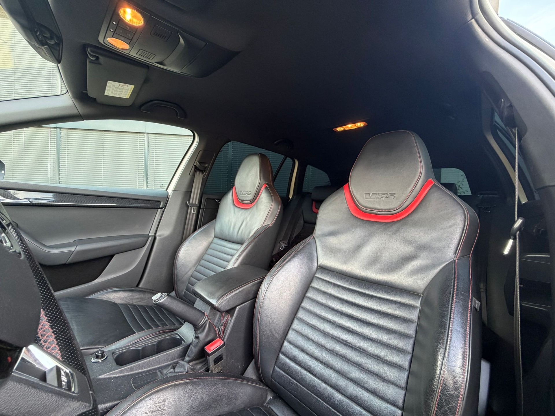 SKODA Octavia Combi 2.0 TSI RS DSG-image-5