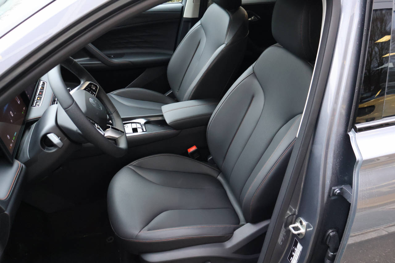 MG HS 1.5 Hybrid Luxury-image-11