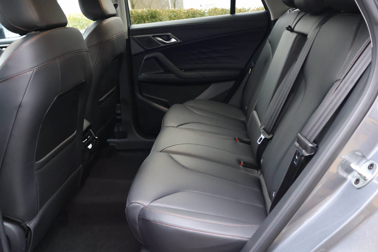 MG HS 1.5 Hybrid Luxury-image-12