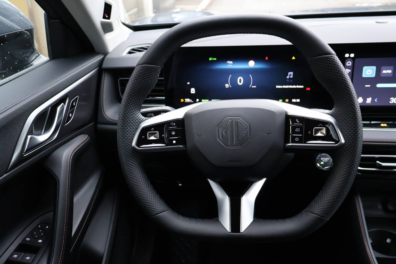 MG HS 1.5 Hybrid Luxury-image-9