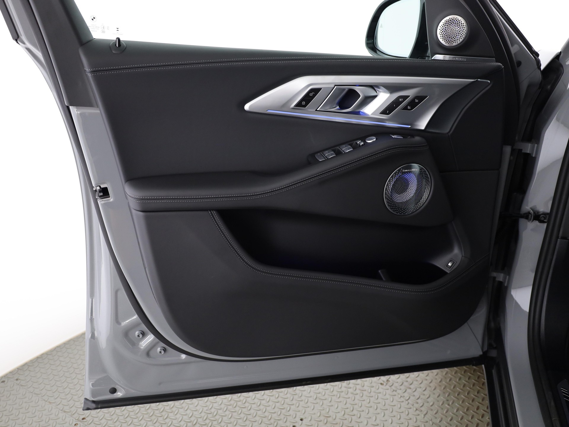 BMW XM 50e Plug-in Hybrid-image-10