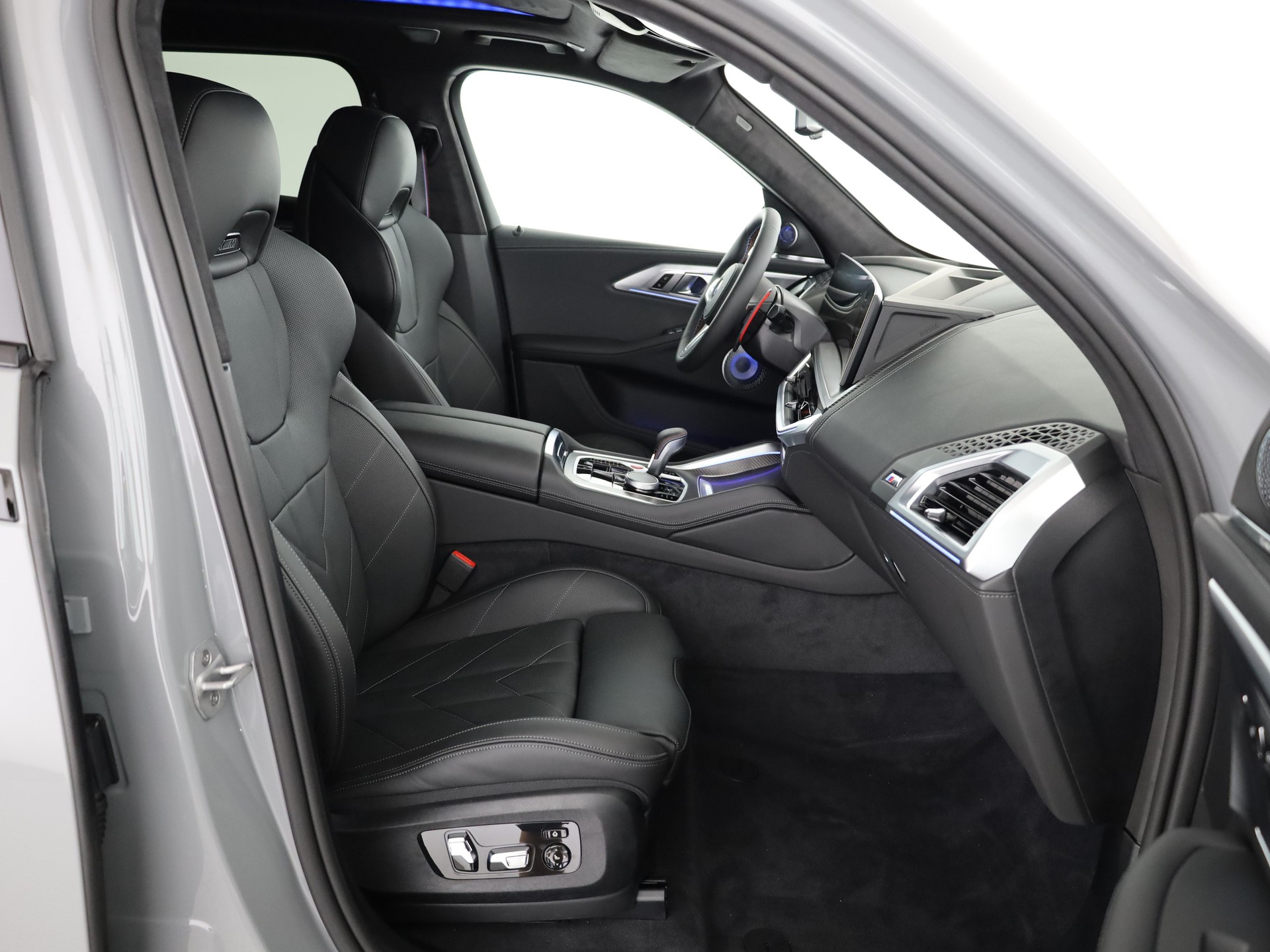 BMW XM 50e Plug-in Hybrid-image-14