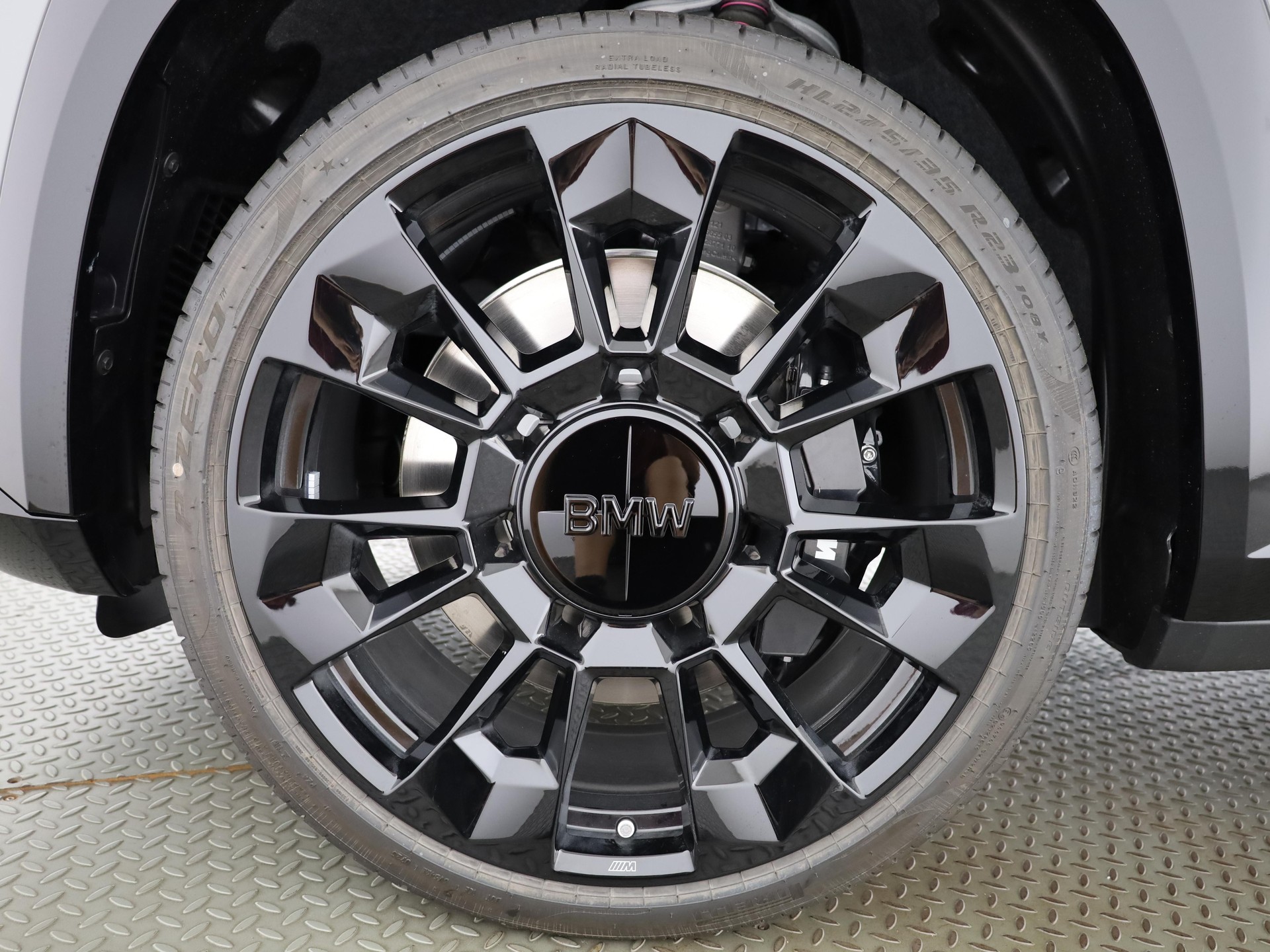 BMW XM 50e Plug-in Hybrid-image-7
