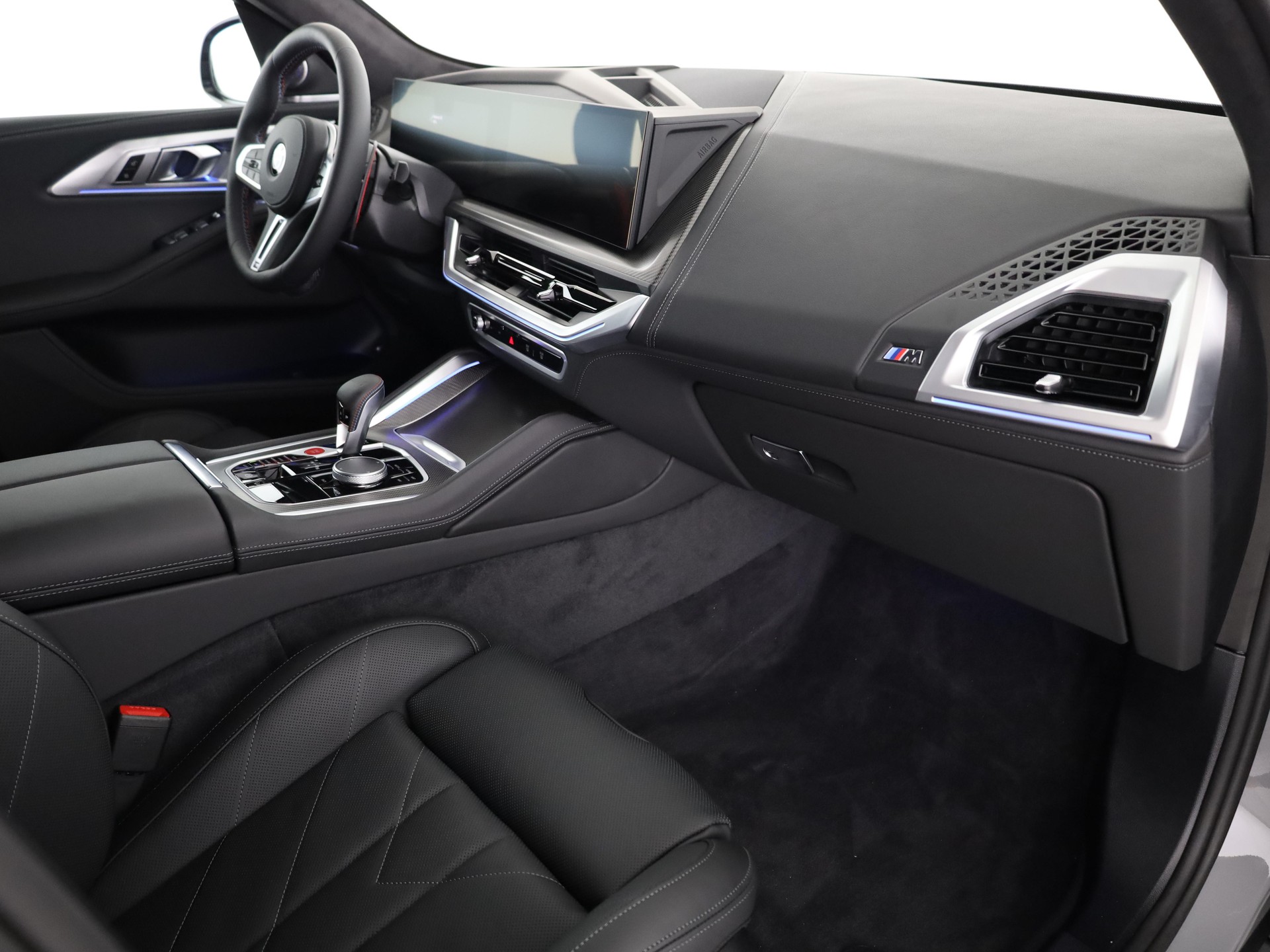 BMW XM 50e Plug-in Hybrid-image-13
