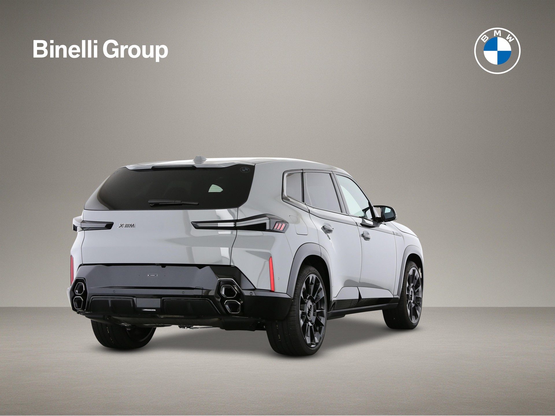 BMW XM 50e Plug-in Hybrid-showroom-element-1