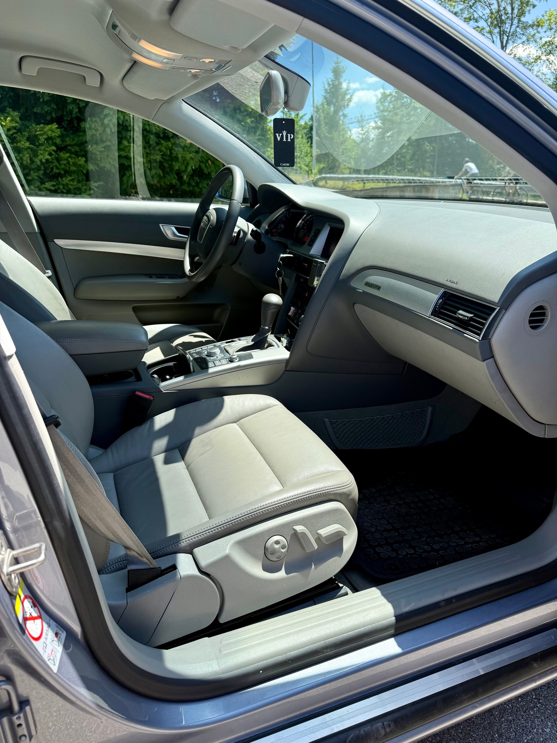 AUDI A6 Limousine 3.2 V6 FSI quattro-image-2