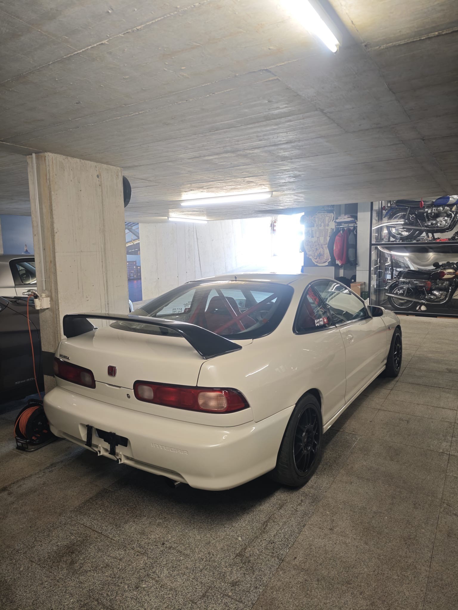 HONDA Integra Type-R 1.8 VTEC-image-1