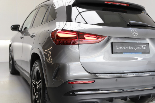 MERCEDES-BENZ GLA 220 4Matic 8G-DCT-showroom-element-3