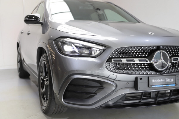 MERCEDES-BENZ GLA 220 4Matic 8G-DCT-showroom-element-1