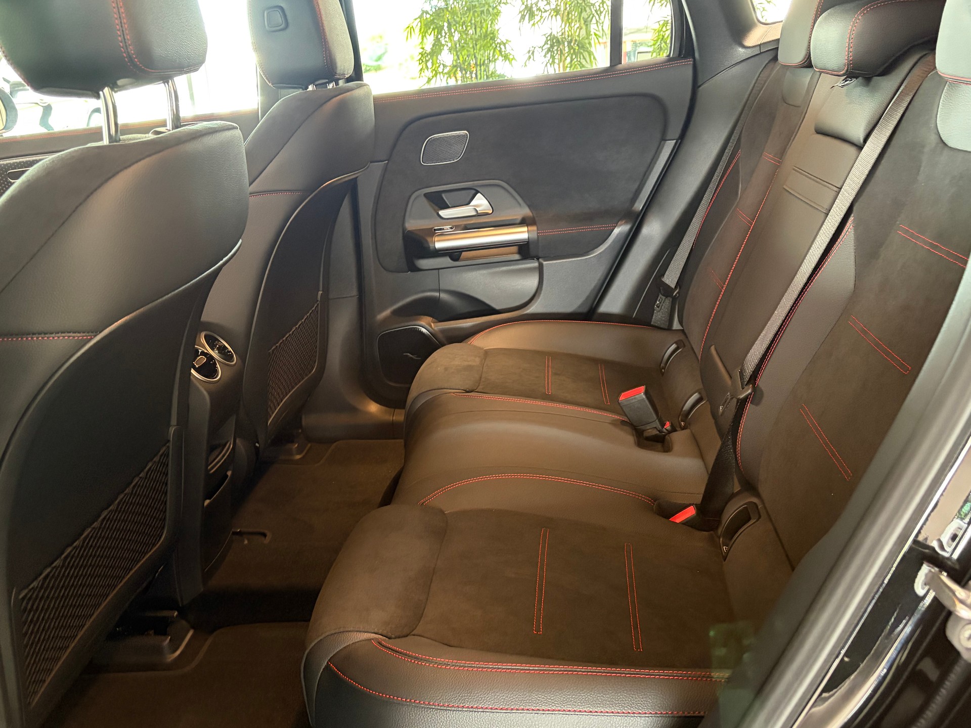 MERCEDES-BENZ EQA 300 66,5kWh 4Matic Excellence-image-8