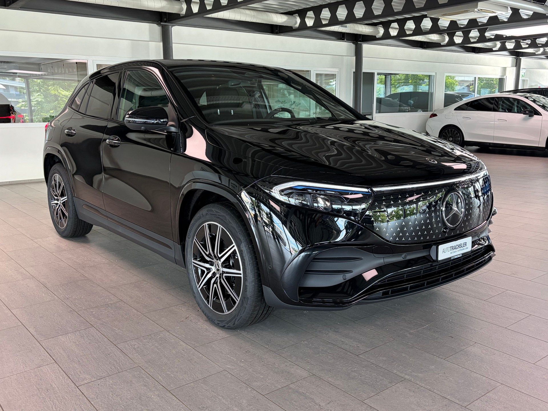 MERCEDES-BENZ EQA 300 66,5kWh 4Matic Excellence-image-3