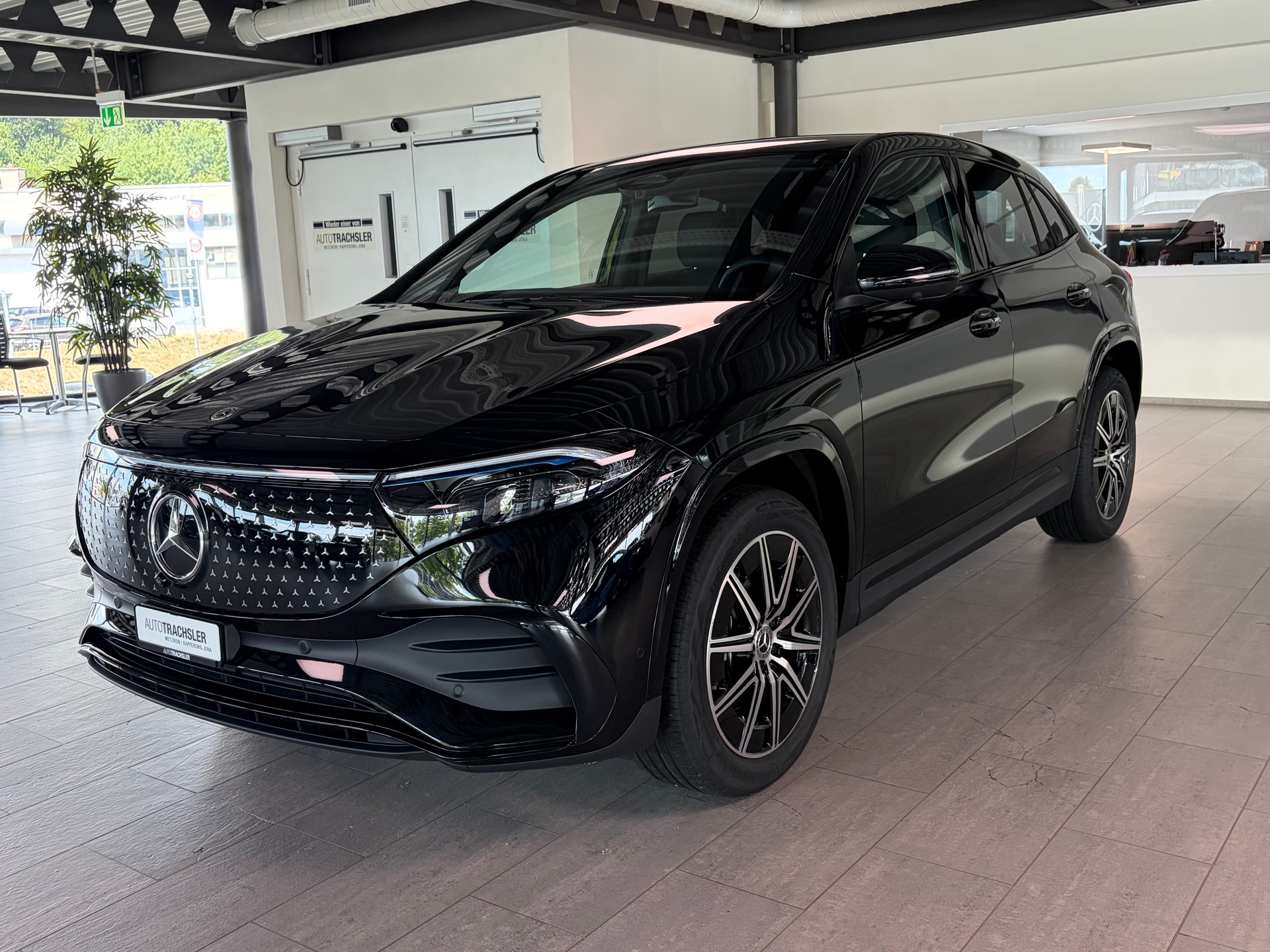 MERCEDES-BENZ EQA 300 66,5kWh 4Matic Excellence-image-1