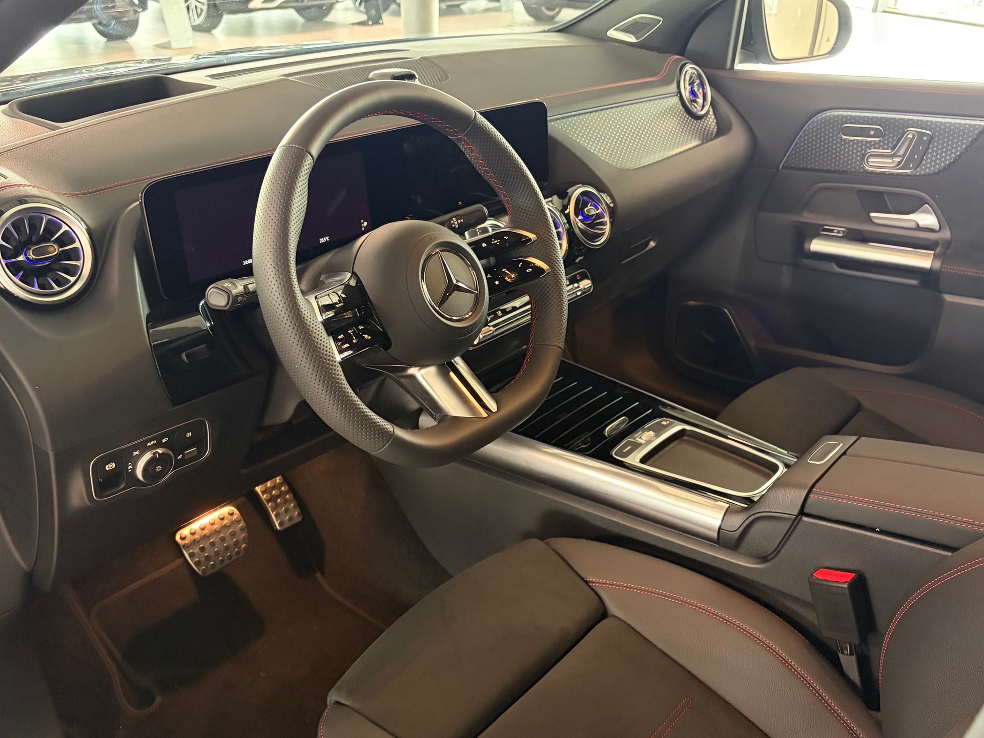 MERCEDES-BENZ EQA 300 66,5kWh 4Matic Excellence-image-6
