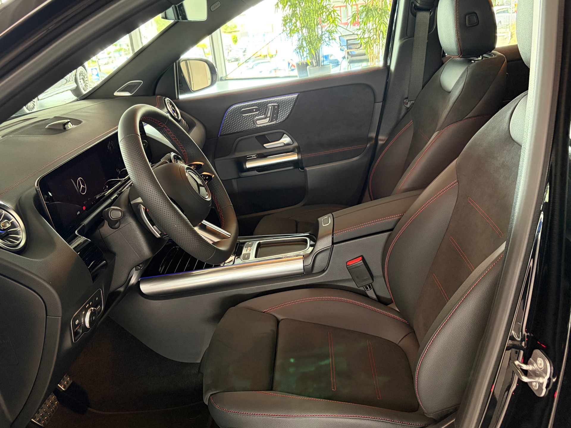 MERCEDES-BENZ EQA 300 66,5kWh 4Matic Excellence-image-7