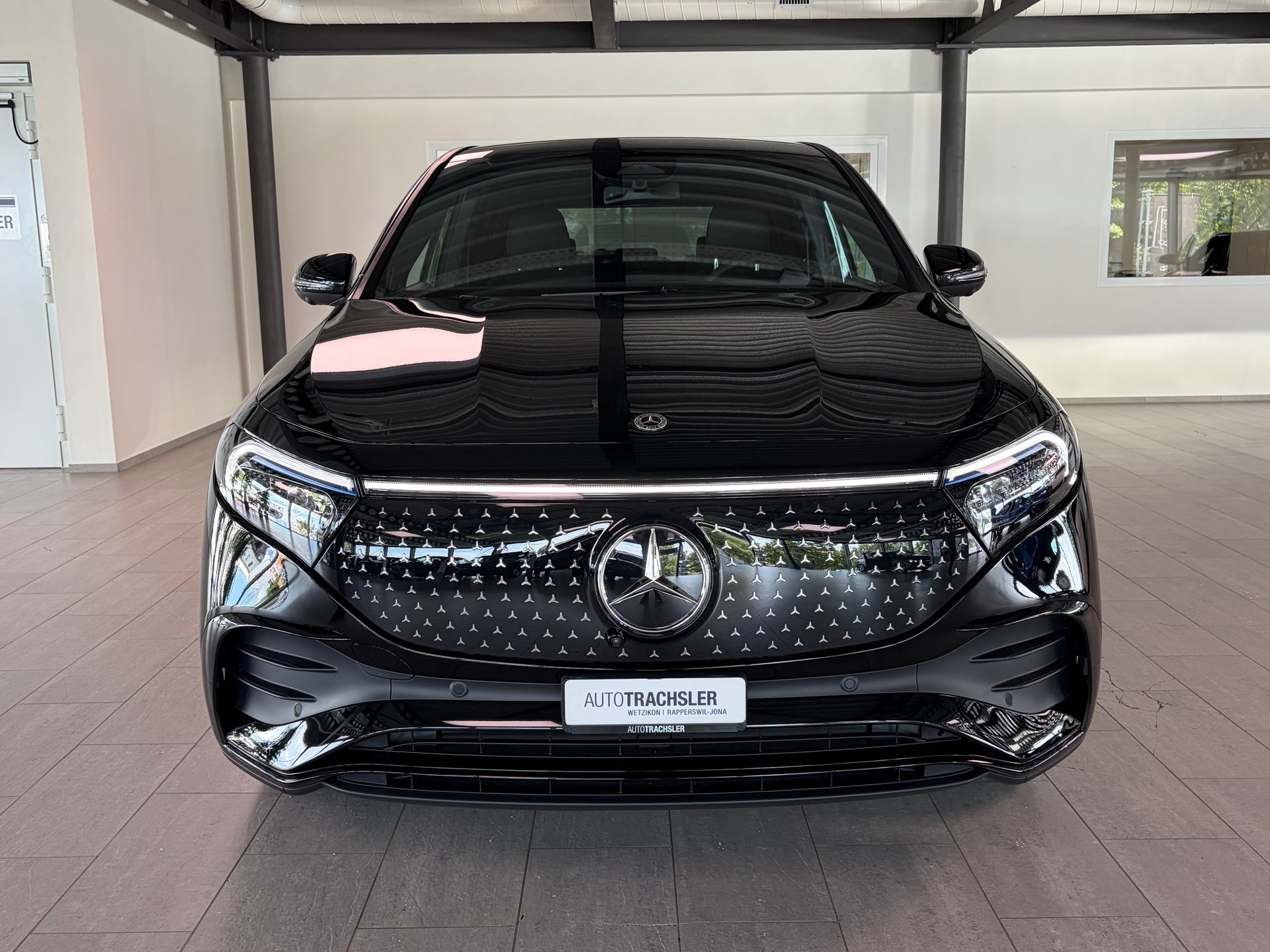 MERCEDES-BENZ EQA 300 66,5kWh 4Matic Excellence-image-2