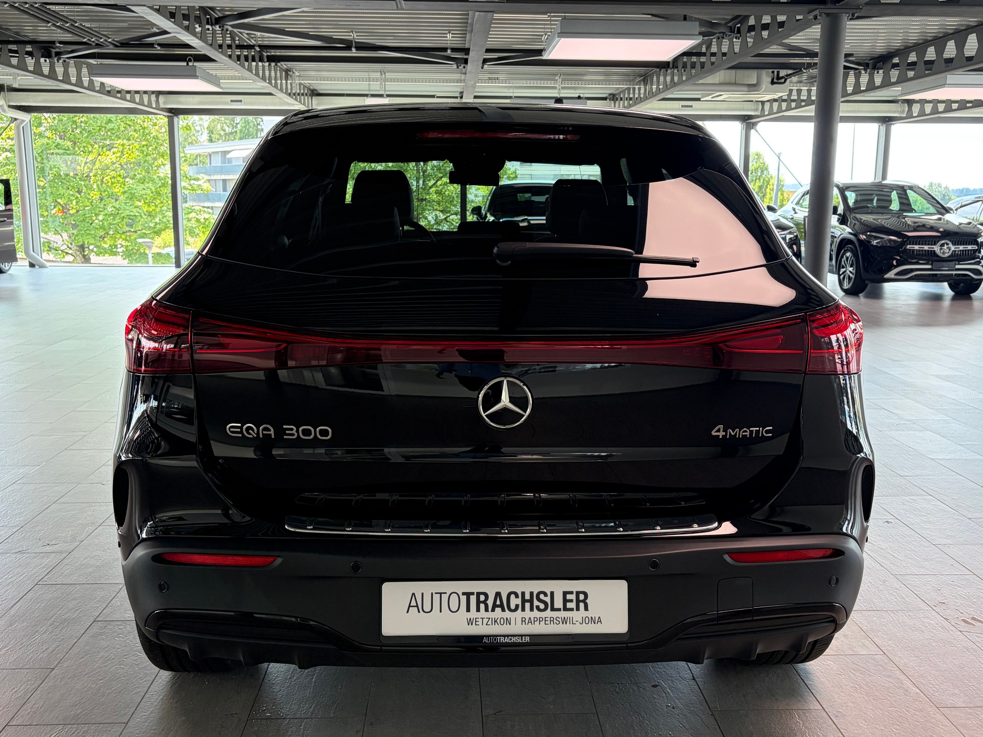 MERCEDES-BENZ EQA 300 66,5kWh 4Matic Excellence-image-4