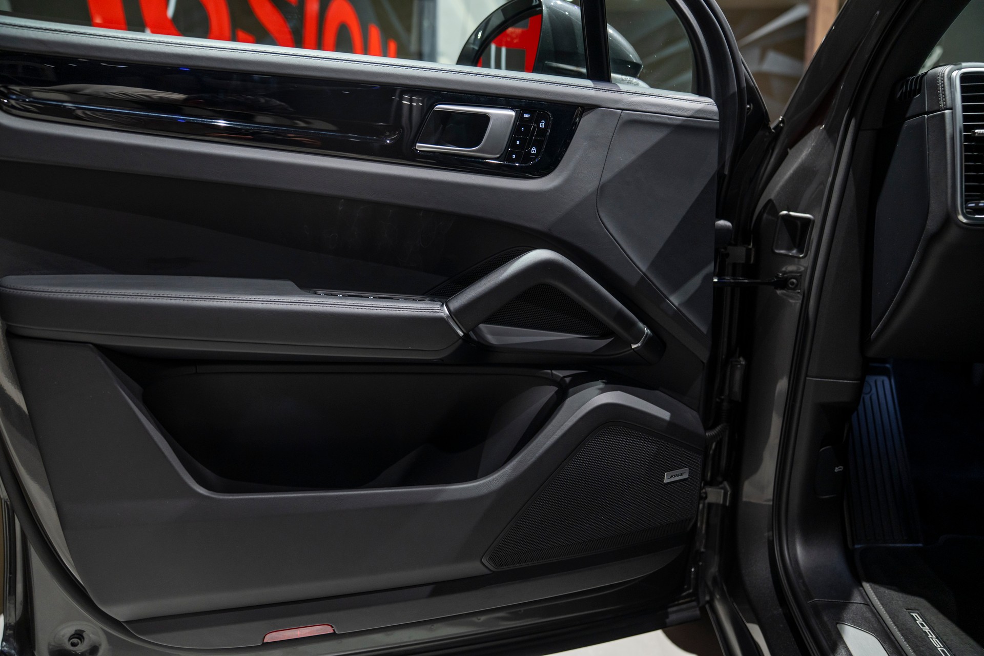 PORSCHE Cayenne-image-8
