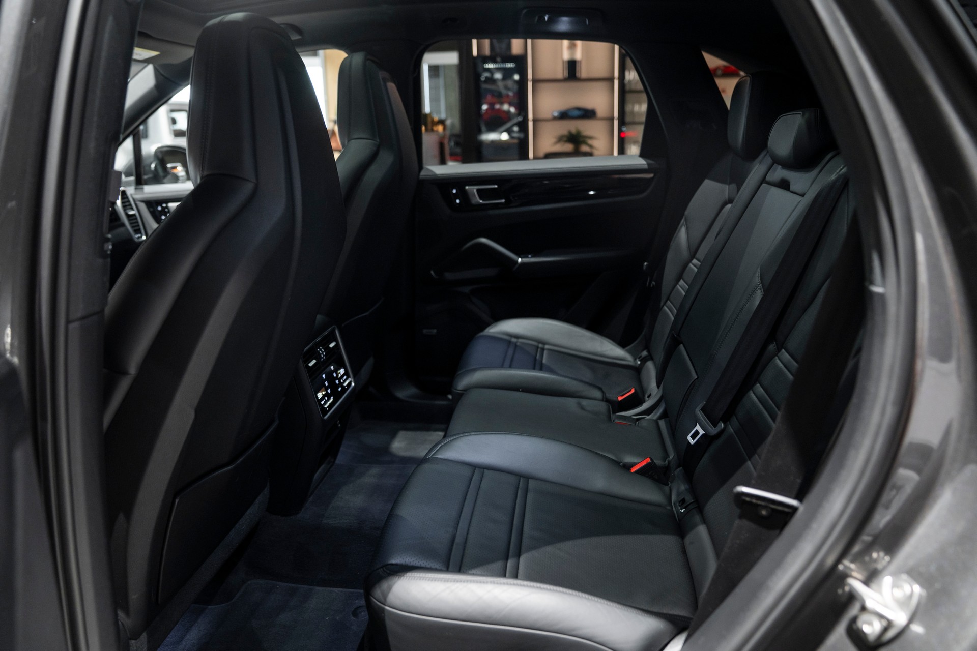 PORSCHE Cayenne-image-15