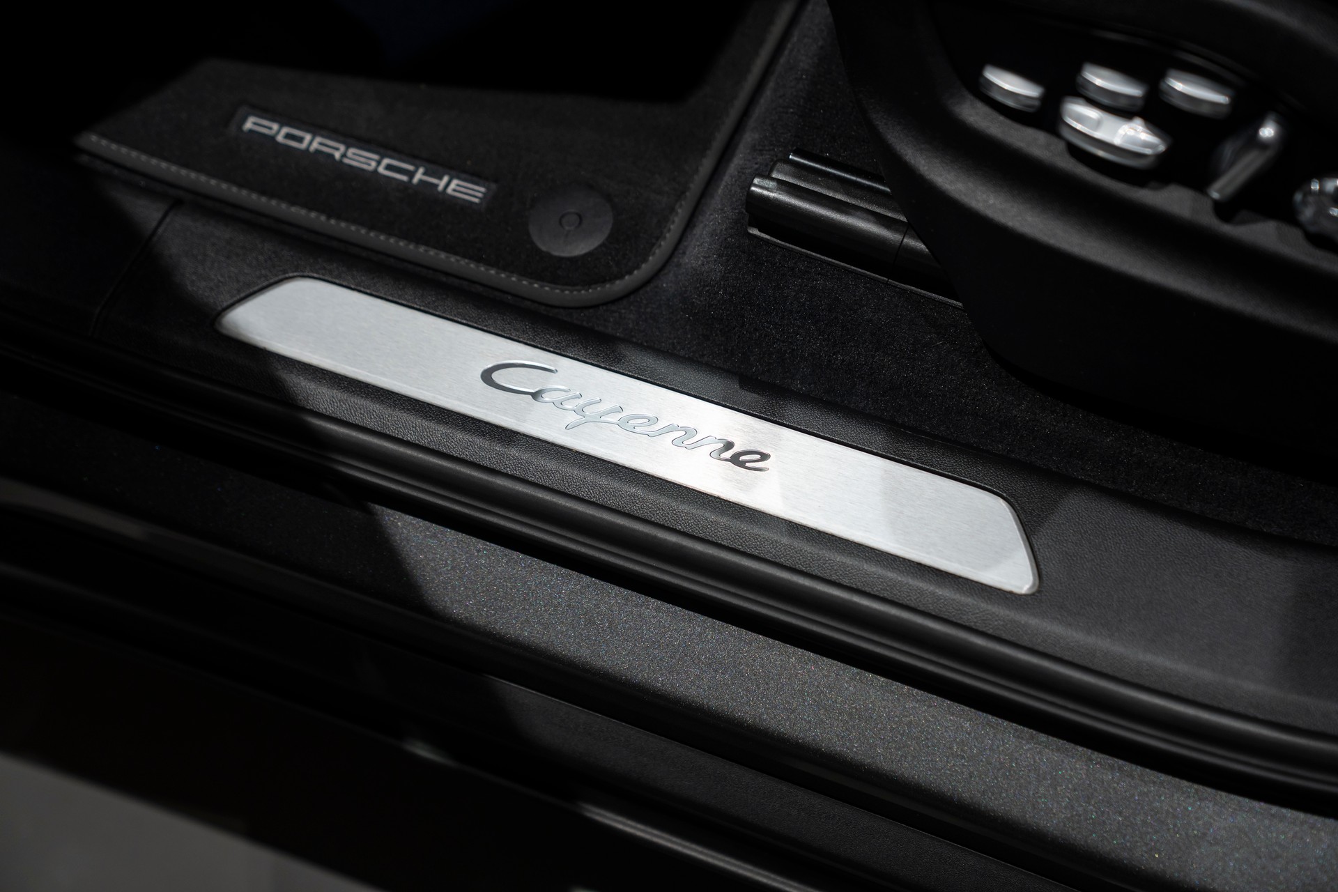 PORSCHE Cayenne-image-12