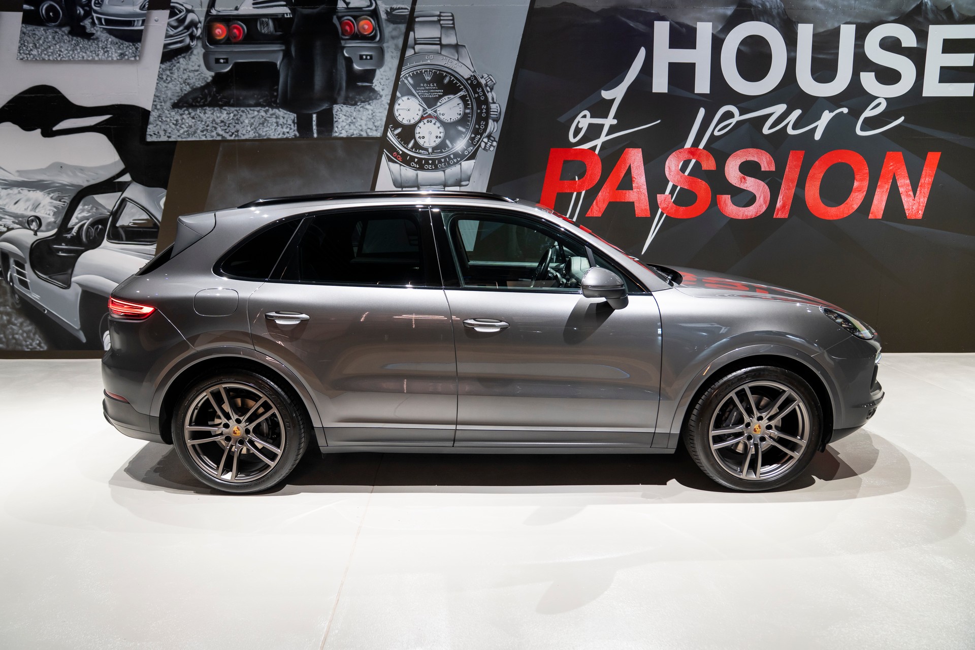 PORSCHE Cayenne-image-2