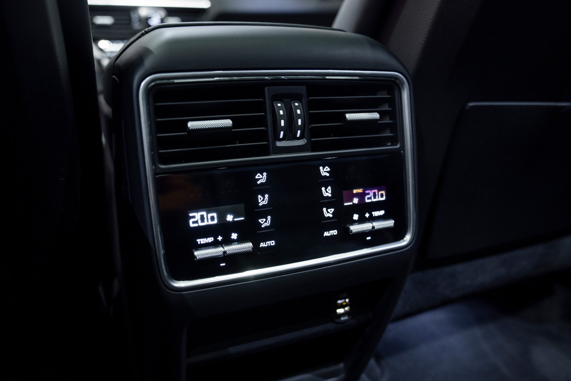 PORSCHE Cayenne-image-16