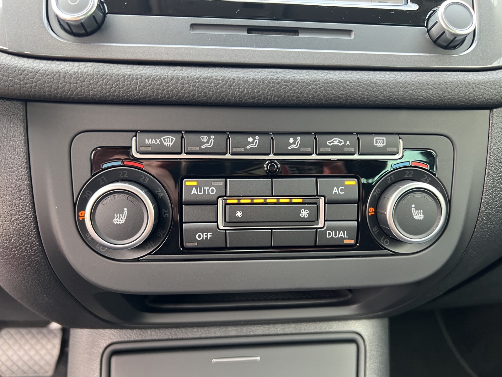 VW Tiguan 2.0 TDI BlueMotion Sport&Style 4Motion DSG-image-11