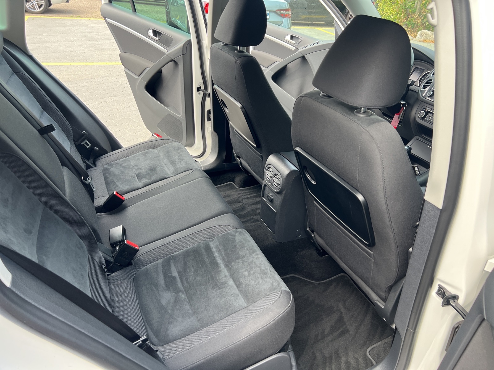 VW Tiguan 2.0 TDI BlueMotion Sport&Style 4Motion DSG-image-7