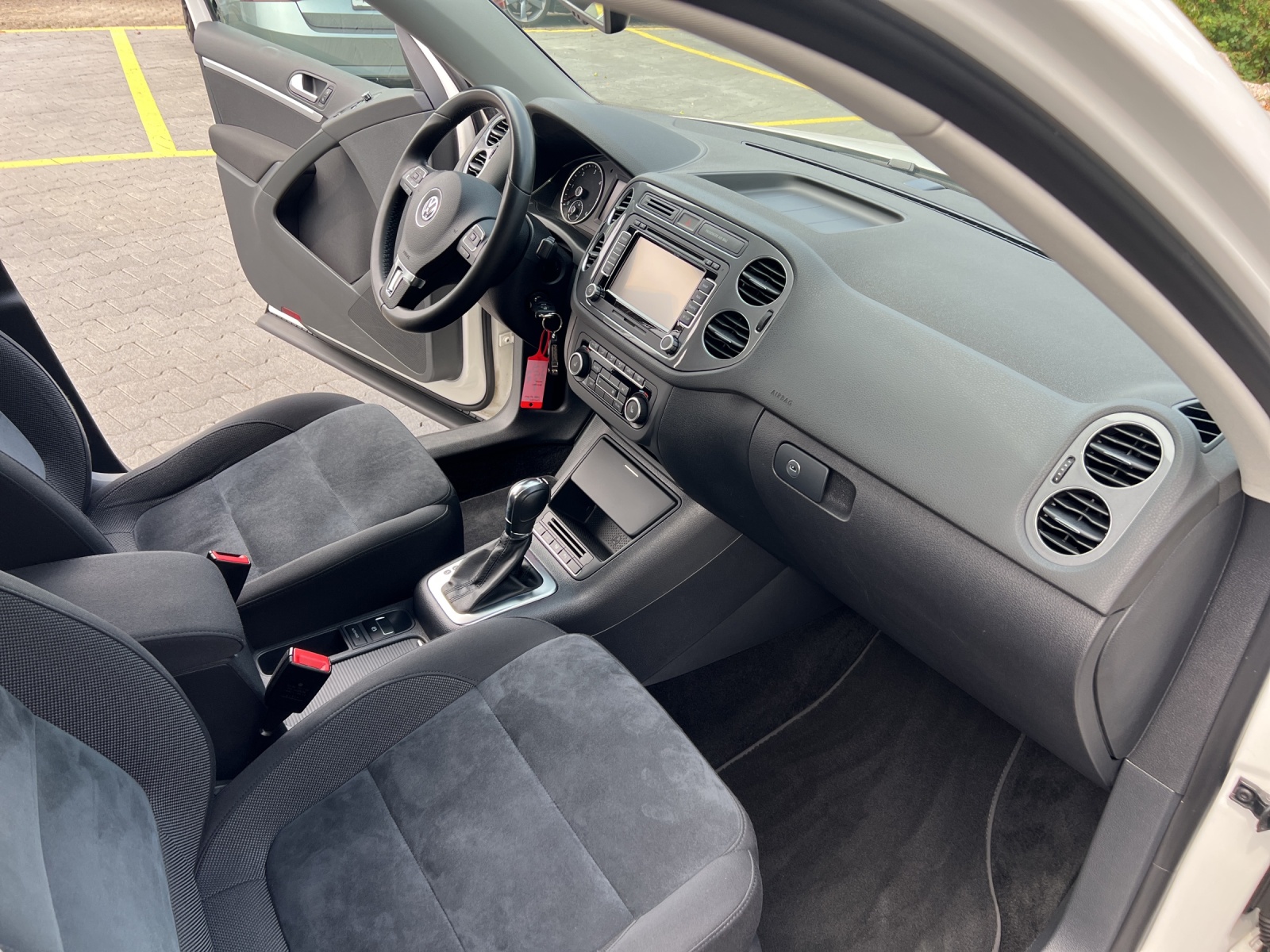 VW Tiguan 2.0 TDI BlueMotion Sport&Style 4Motion DSG-image-6